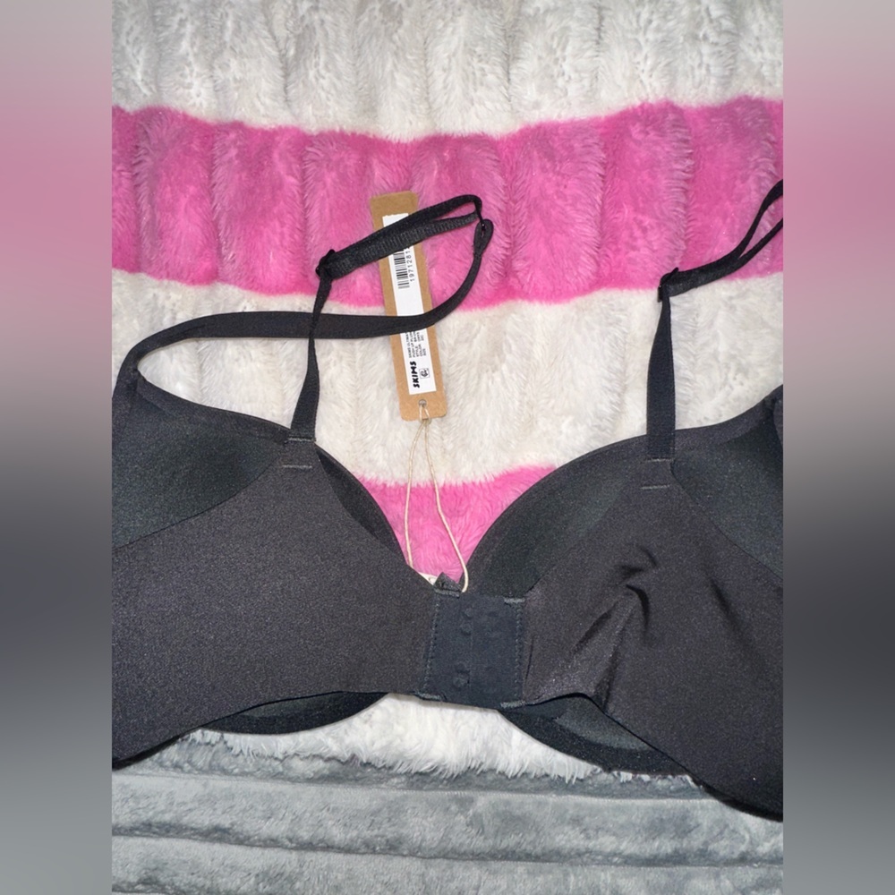 Skims Ultimate Push-Up Plunge Bra Black - NWT 32C - Picture 3 of 3